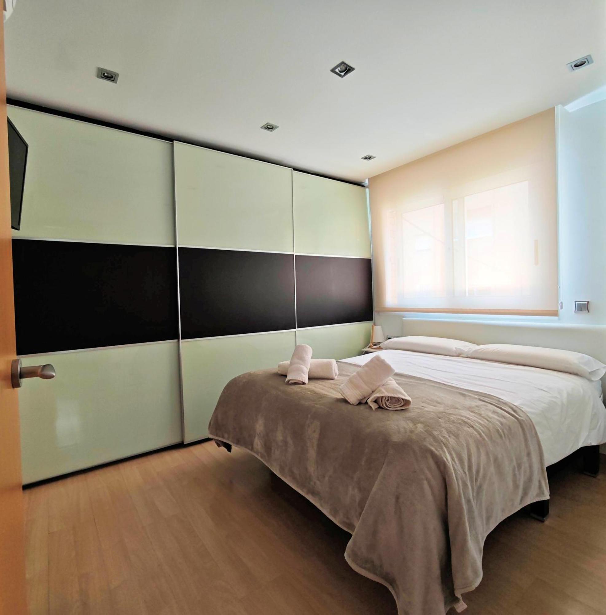 Apartamento Playa Con Piscina Parking Y 2 Habitac カステルデフェルス エクステリア 写真